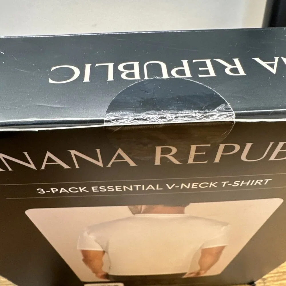 Banana Republic Men's 3-Pack Essential V-Neck T-Shirts, White,‎ Size XL NEW